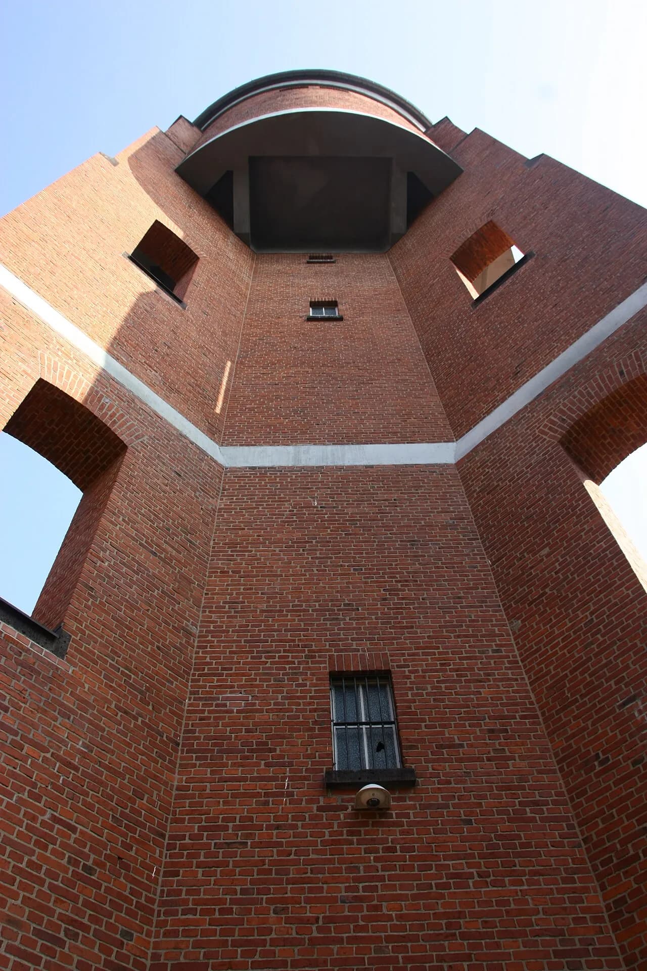 Wasserturm von Rodgau-Jügesheim aus der Untersicht