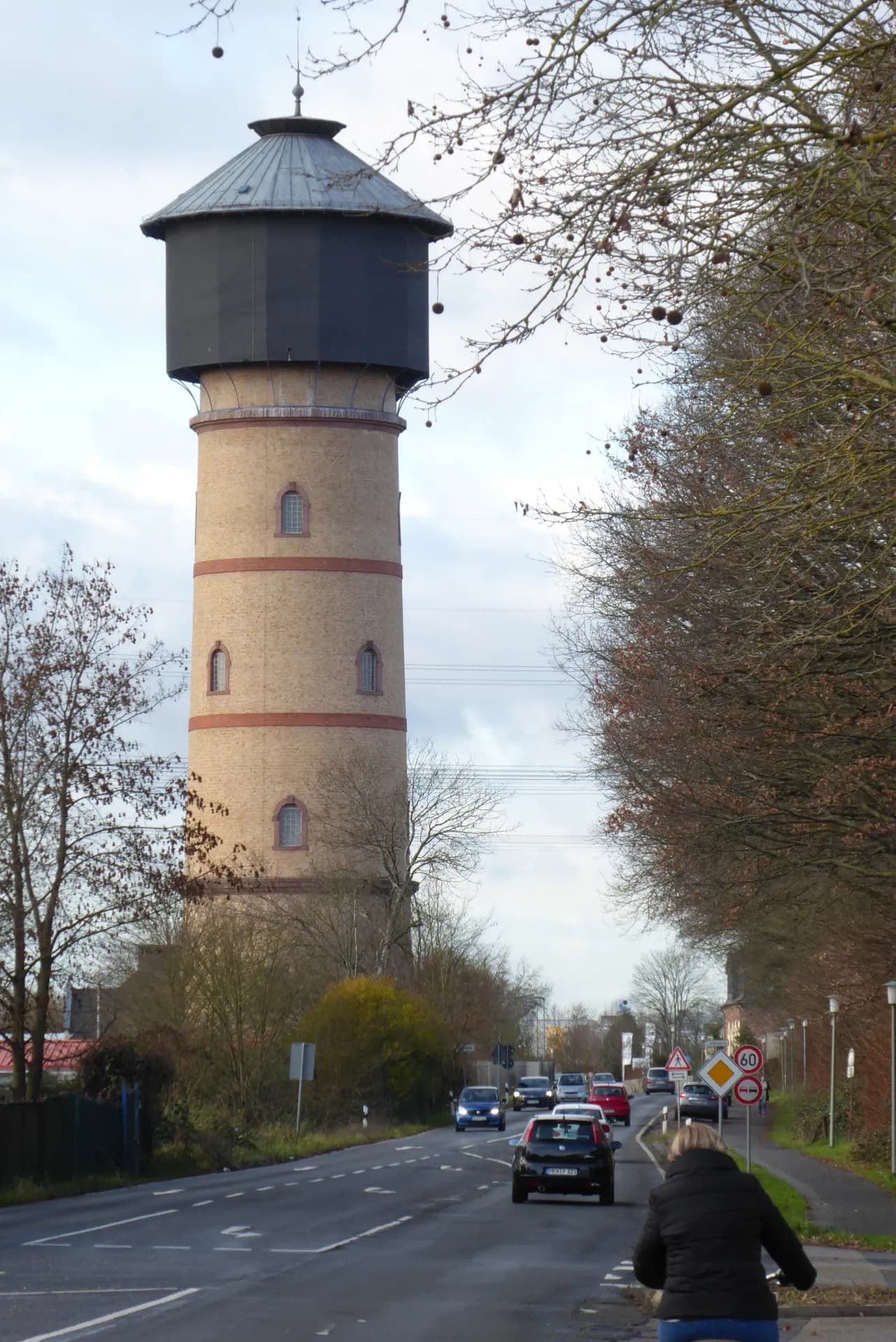 Wasserturm an der Ausfallstraße in Hanau-Kesselstadt