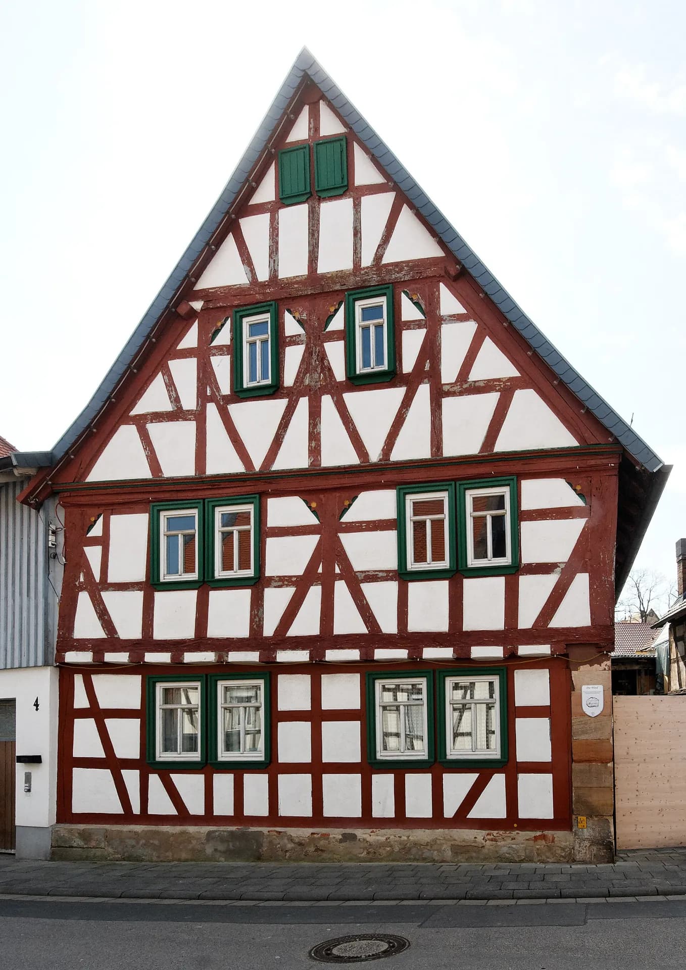 Fachwerkgiebel eines Hauses an der Weedstraße in Schaafheim