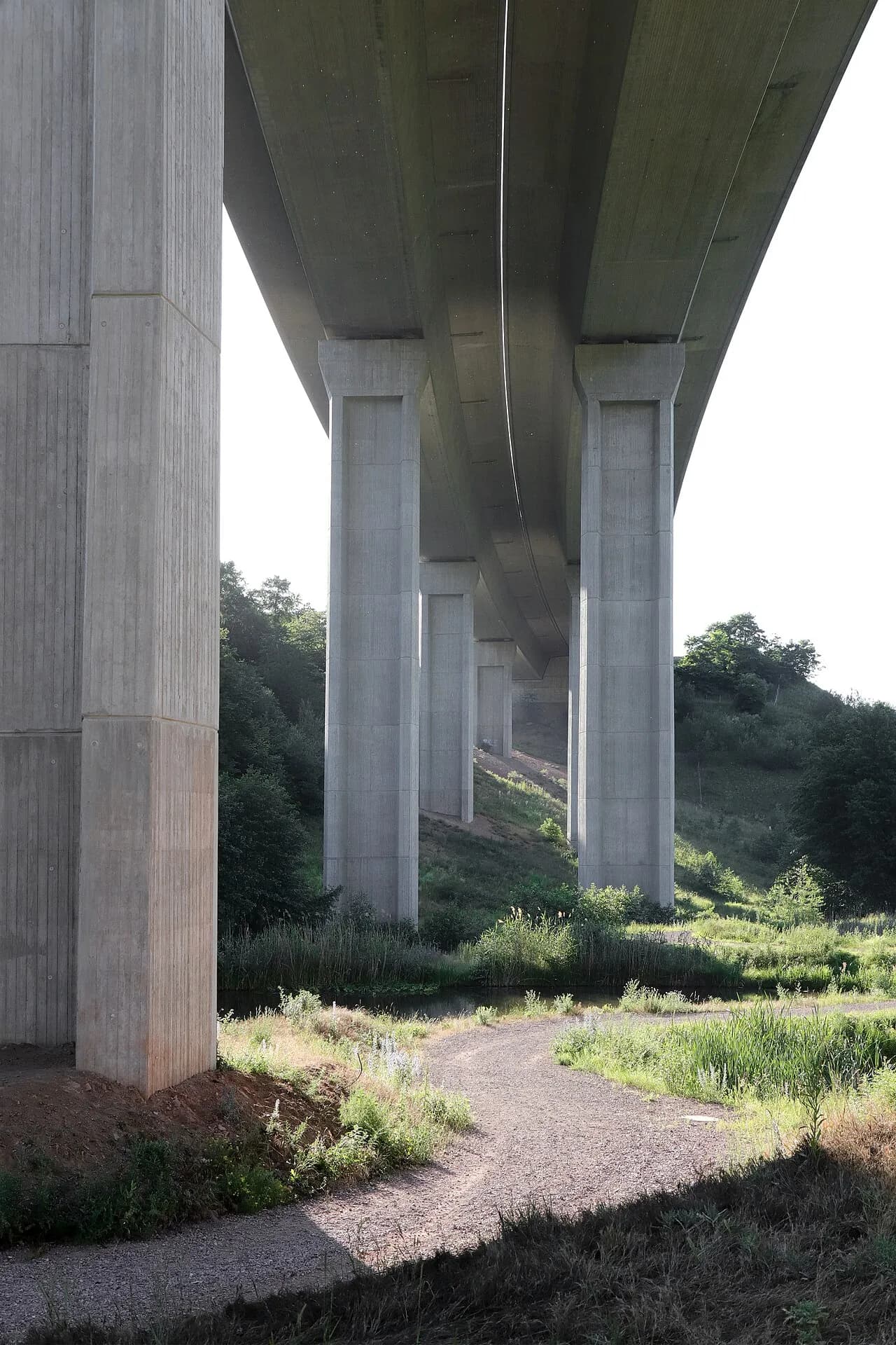 Fuß- und Radweg unter der Kauppenbrücke bei Waldaschaff