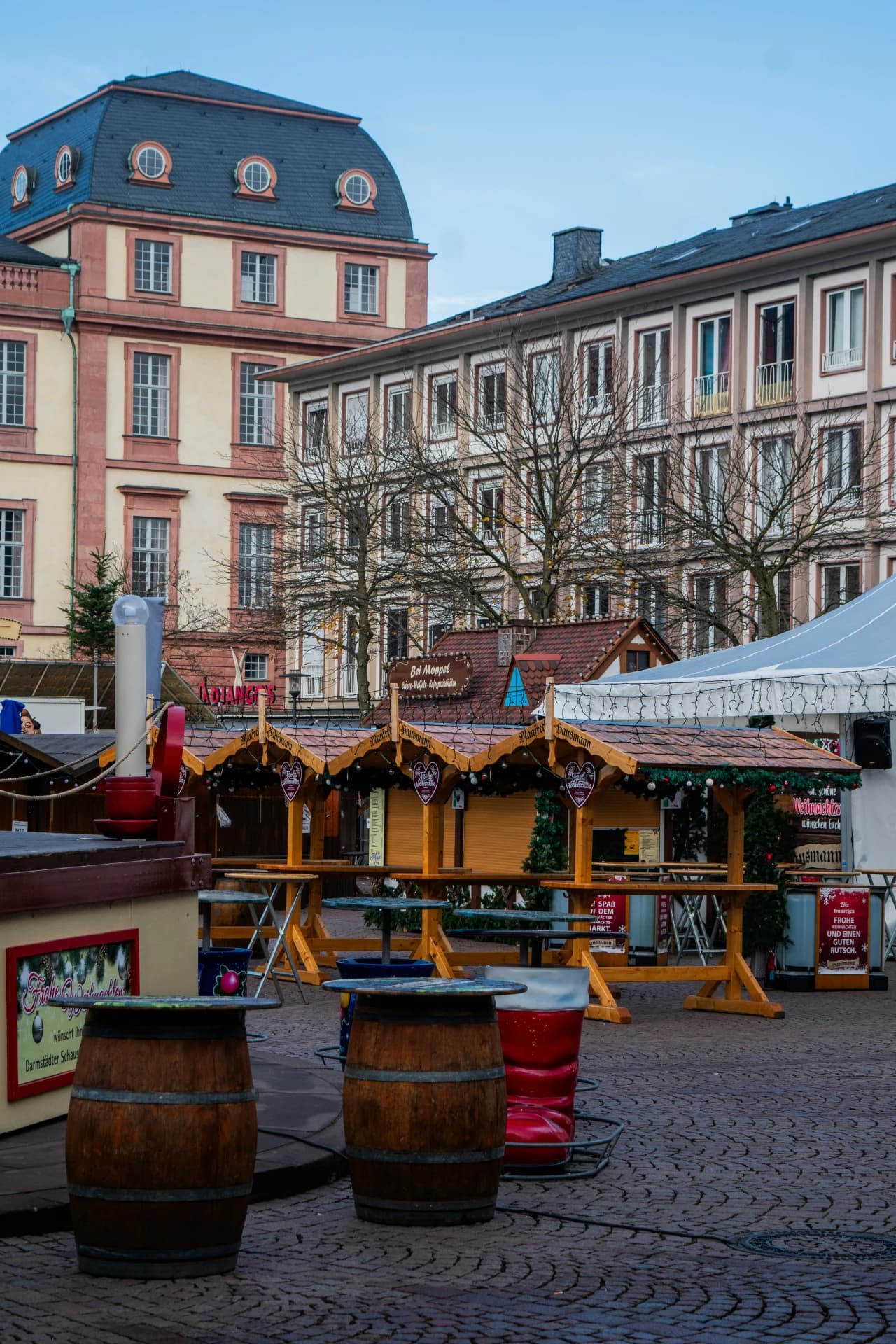 Weihnachtsmarkt am Schlossplatz in Darmstadt