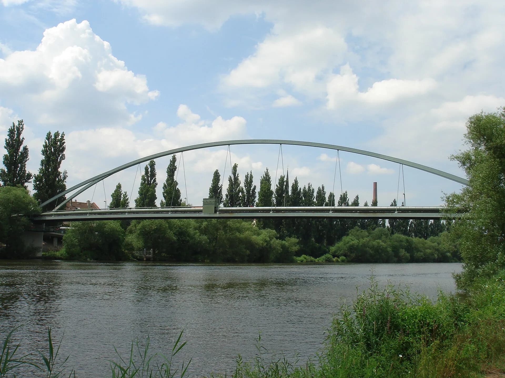 Arthur-von-Weinberg-Steg über den Main in Offenbach-Bürgel