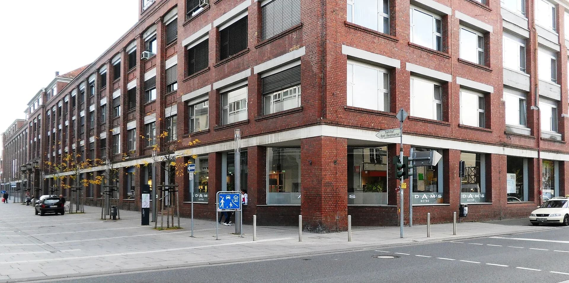 Werksgebäude an der Ecke Weisenauer Straße in Rüsselsheim