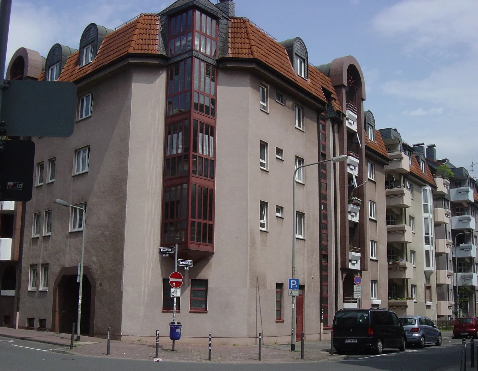 Eckgebäude der 1920er Jahre in Frankfurt Bockenheim