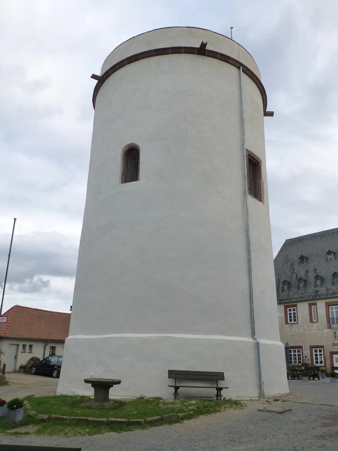 Weißer Bergfried der Veste Otzberg, die Weiße Rübe