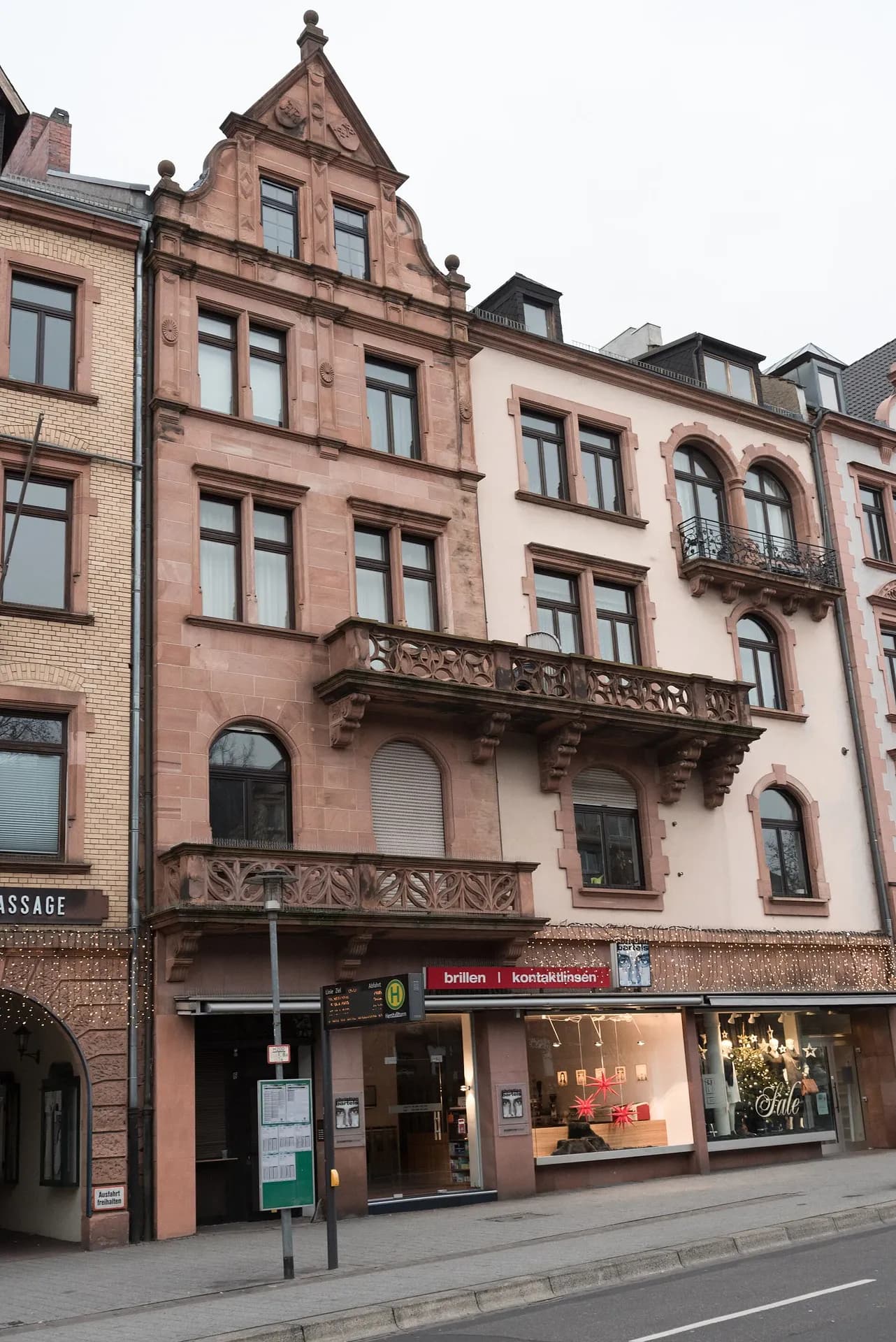 Jugendstilfassade mit Erker in der Weißenburger Straße in Aschaffenburg