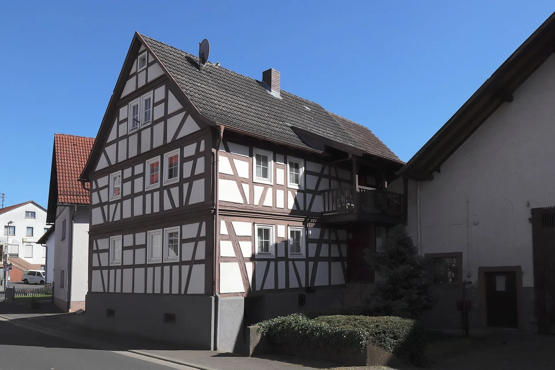 Fachwerkhaus mit Giebel an der Dorfstraße in Wenighösbach in Hösbach