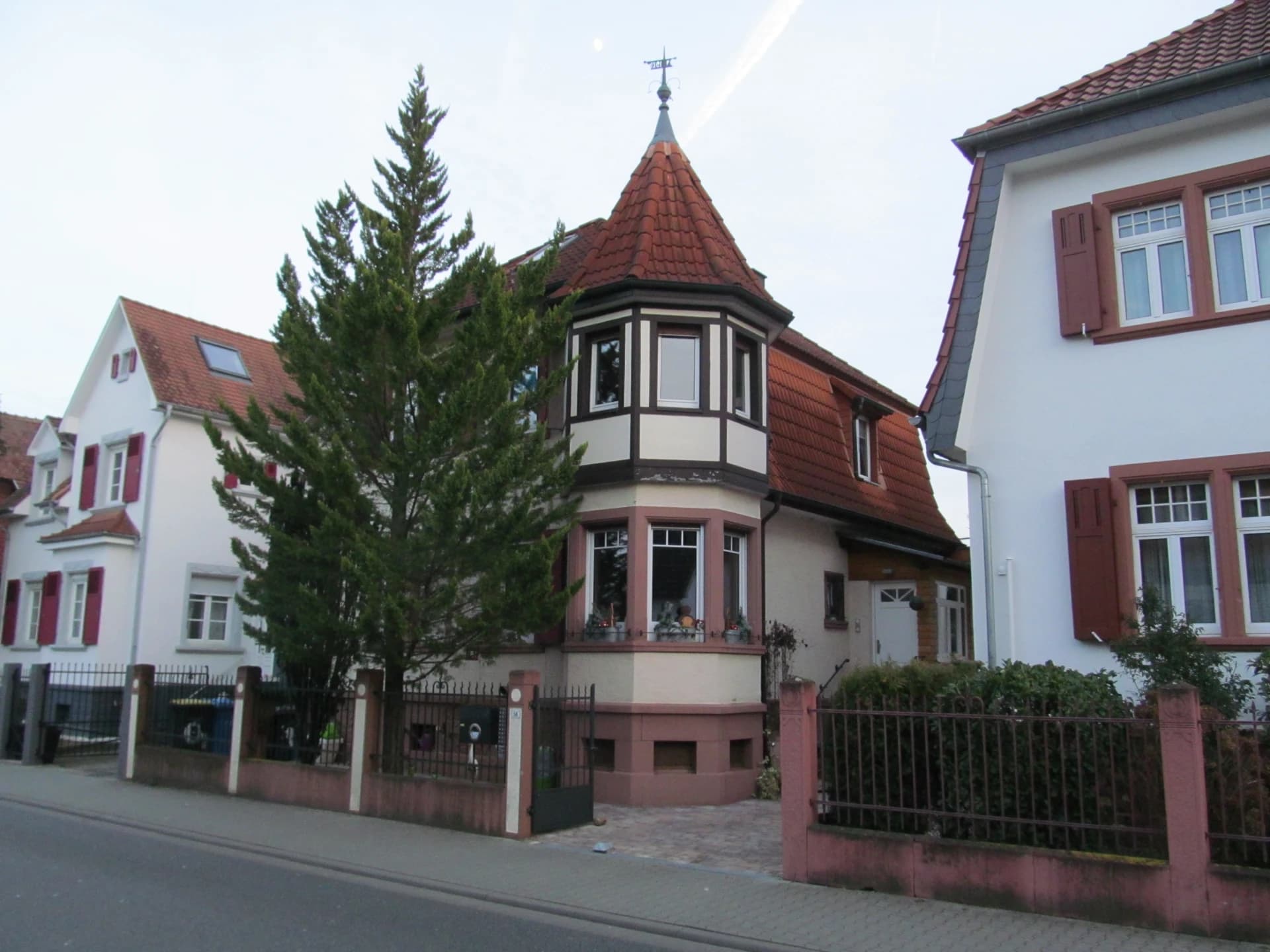 Villa mit Eckturm in der Westendstraße in Mörfelden-Walldorf