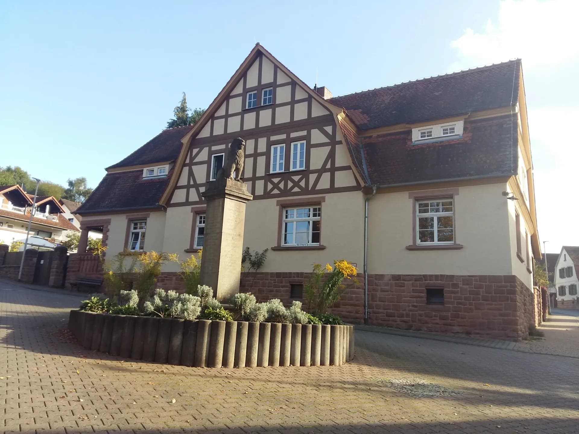 Lehrer- und Rathaus in Wiebelsbach