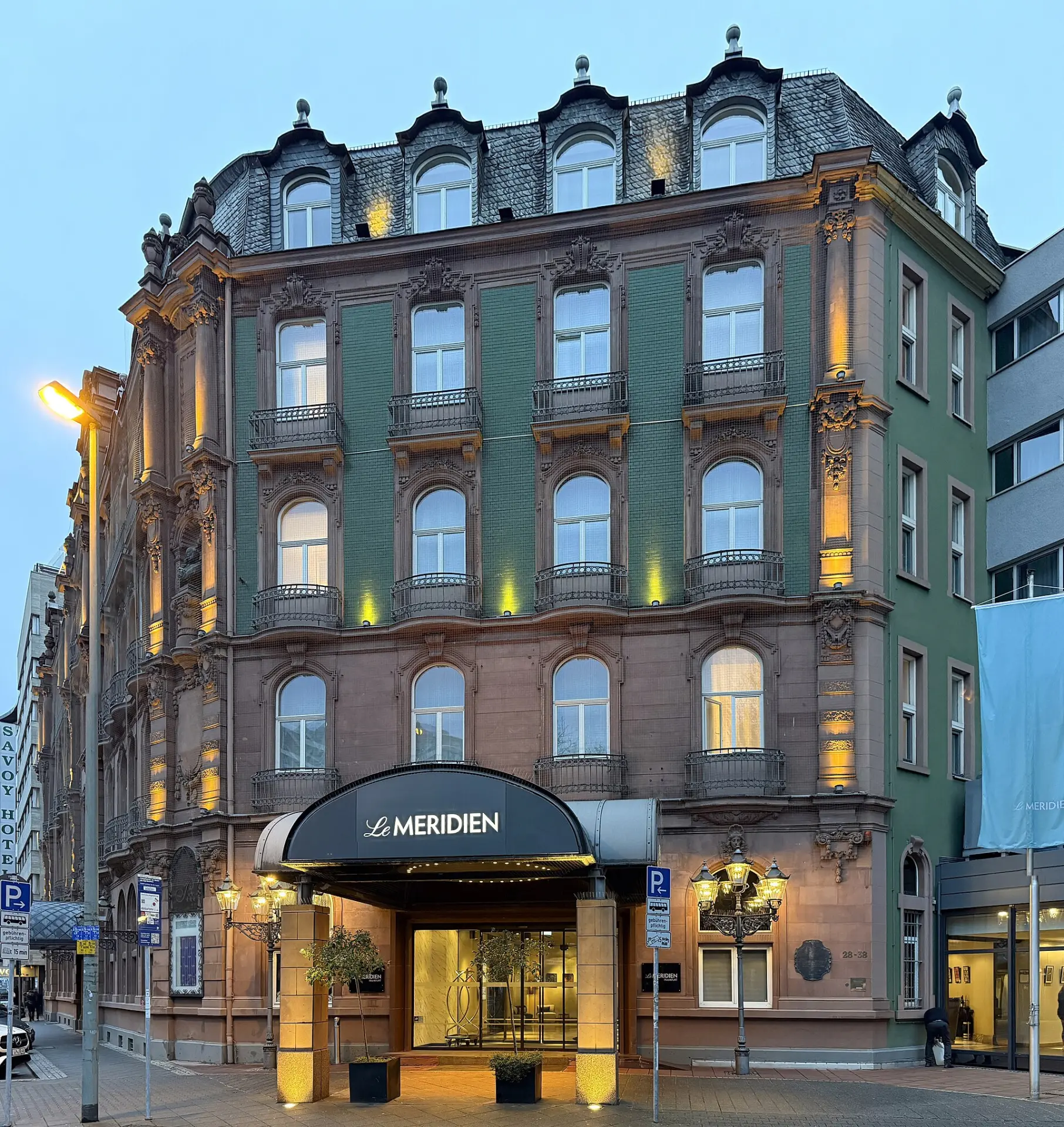 Historisches Eckhaus am Wiesenhüttenplatz im Frankfurter Bahnhofsviertel