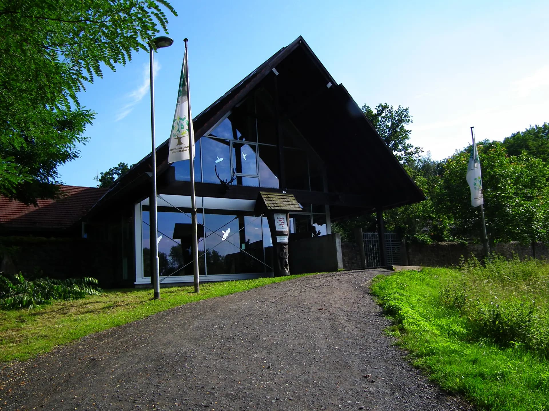 Haupteingang des Wildparks Alte Fasanerie in Hanau-Klein-Auheim