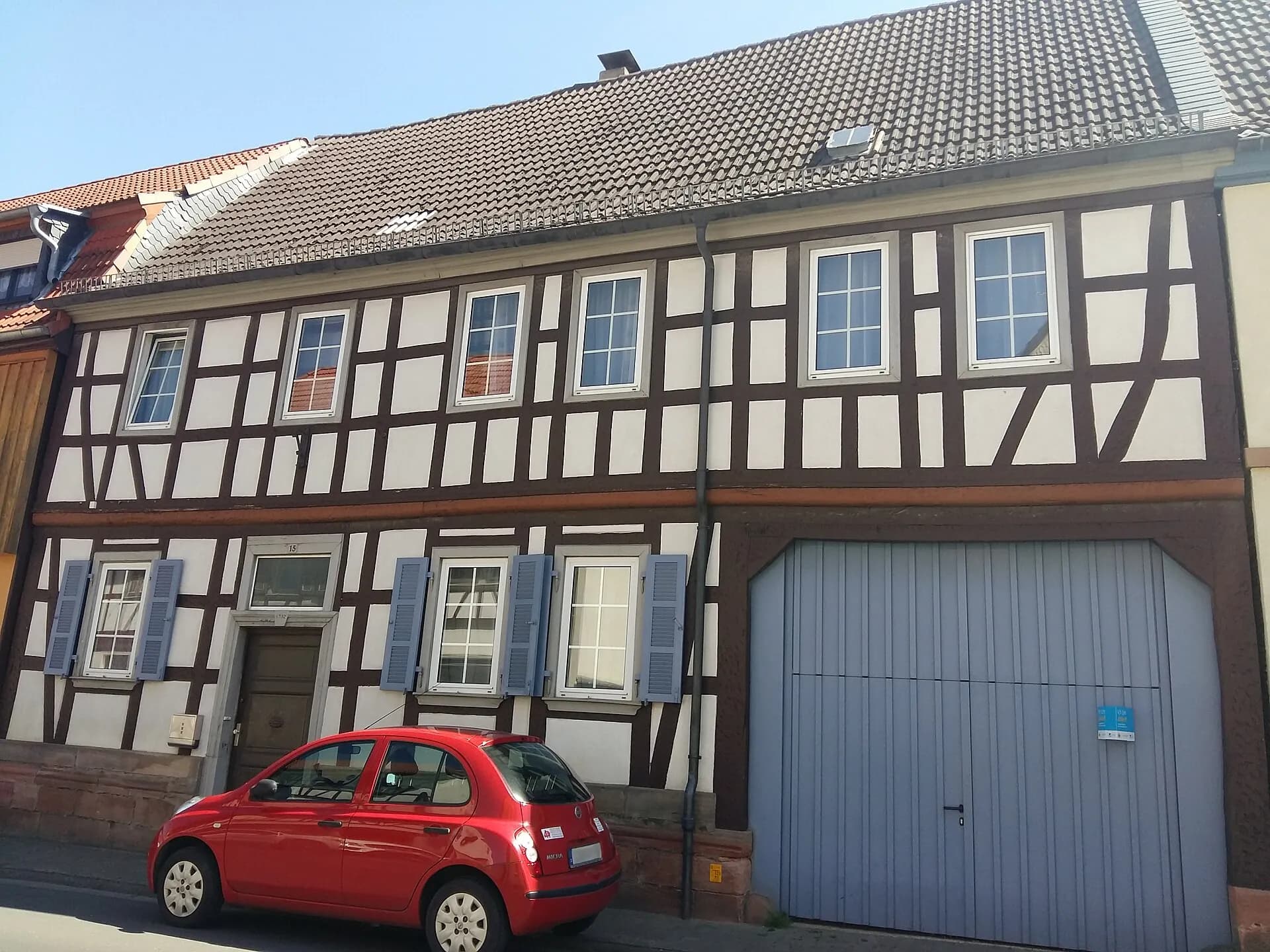 Fachwerkhaus mit Hofeinfahrt an der Wilhelm-Leuschner-Straße in Schaafheim