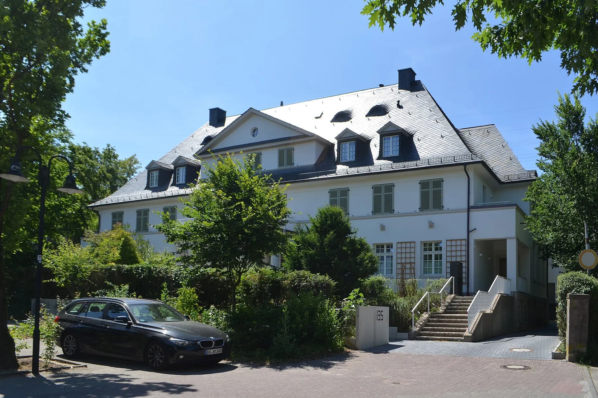 Seitenflügel des Wilhelm-Schramm-Stifts in Offenbach-Buchrain