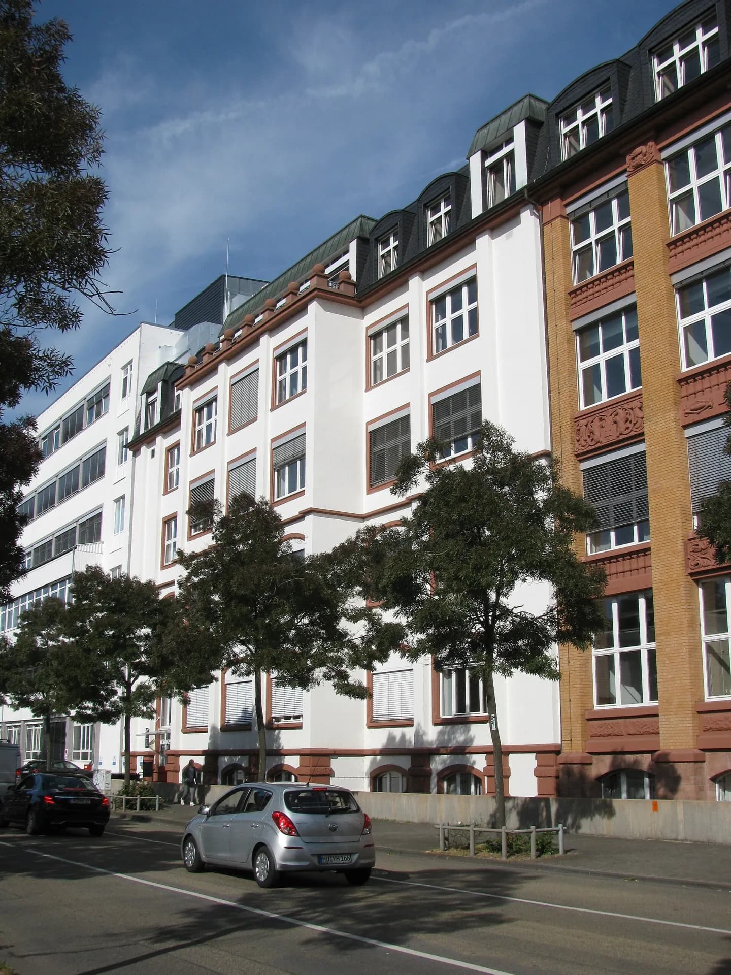 Jugendstil-Wohnzeile in der Willy-Brandt-Straße in Hanau