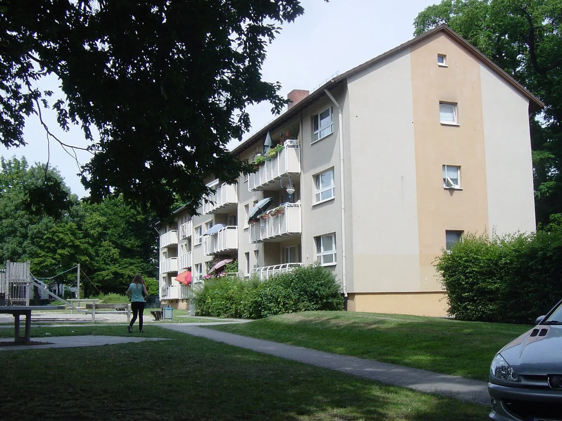 Wohnblock an der Straße Am Fischstein in Frankfurt Hausen