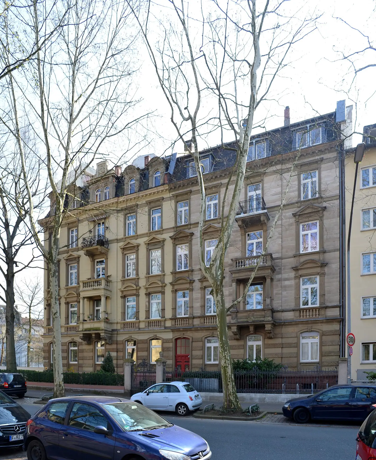 Wohnhäuser in der Straße Am Tiergarten im Frankfurter Ostend