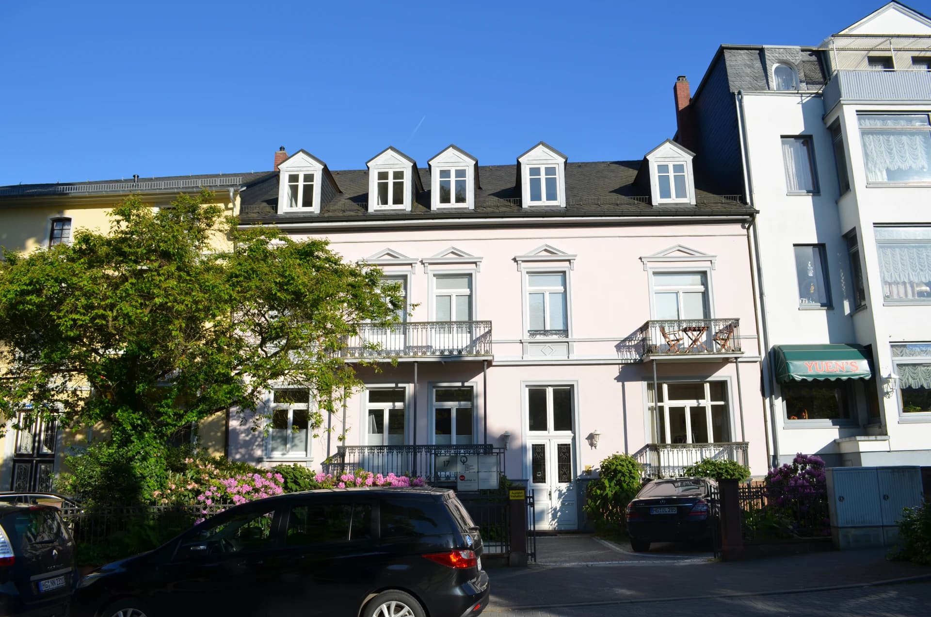 Wohnhaus mit Mansarddach in der Kisseleffstraße in Bad Homburg