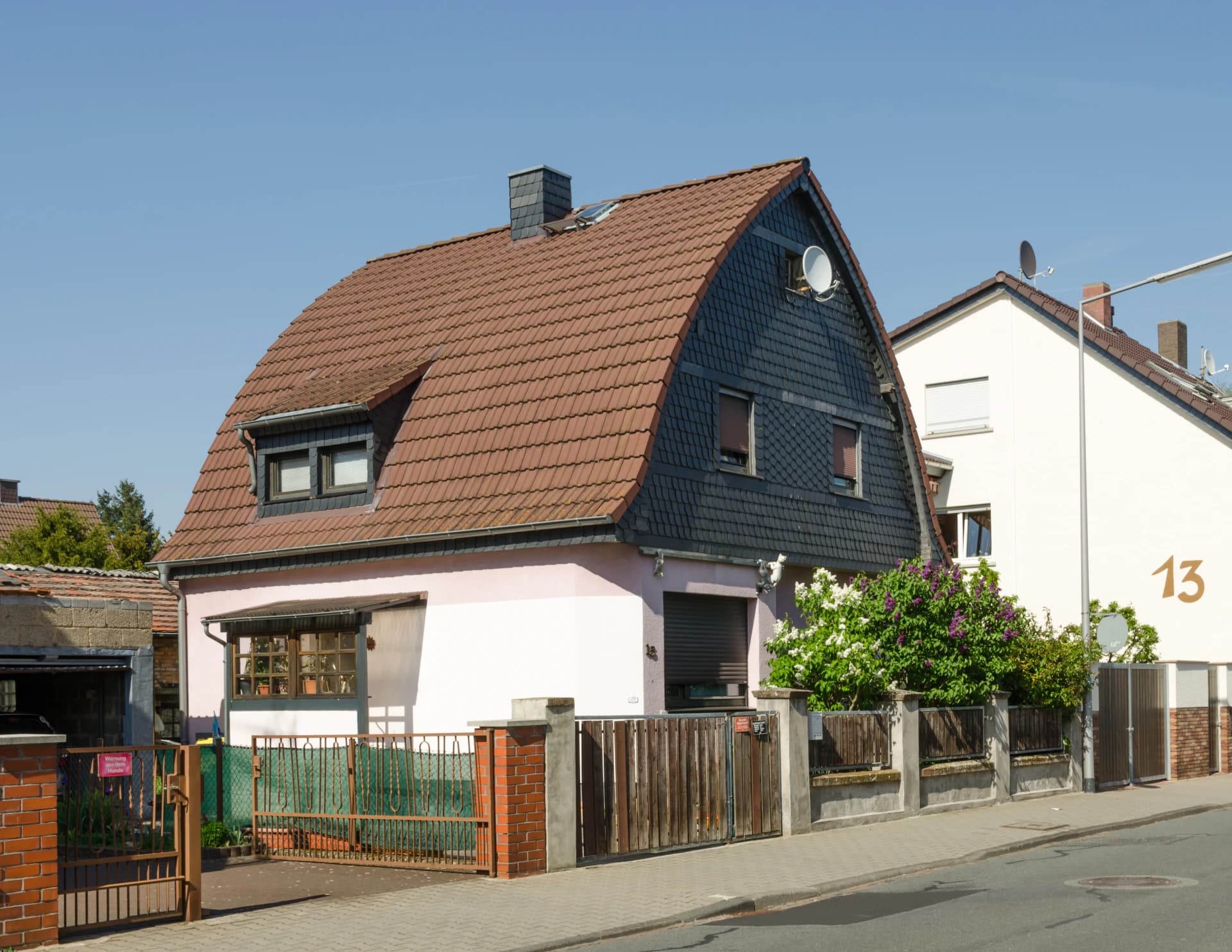 Wohnhaus mit Mansarddach in Mörfelden-Walldorf