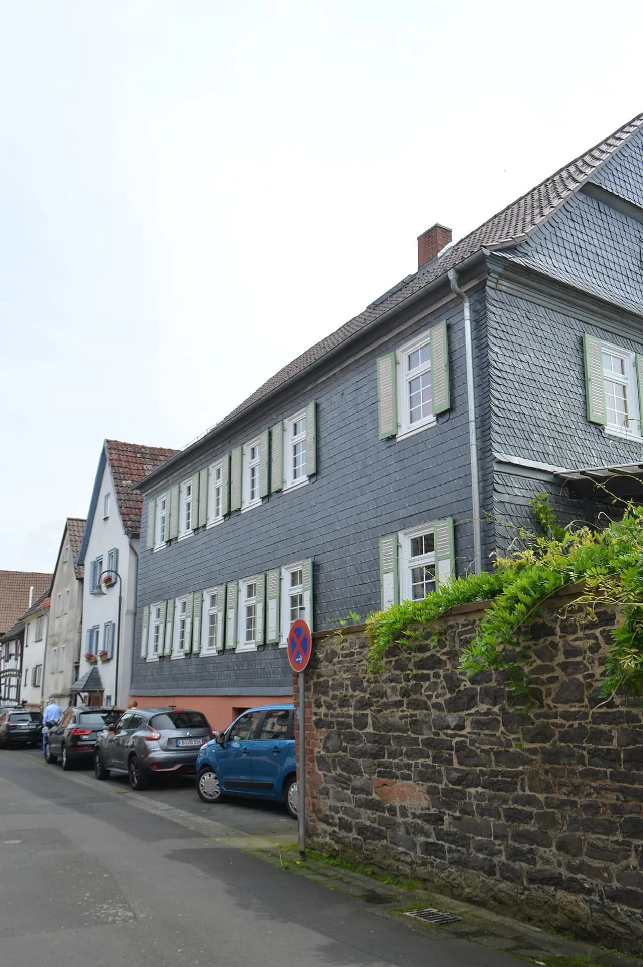 Schieferverkleidetes Wohnhaus Parkstraße 23 in Florstadt-Staden