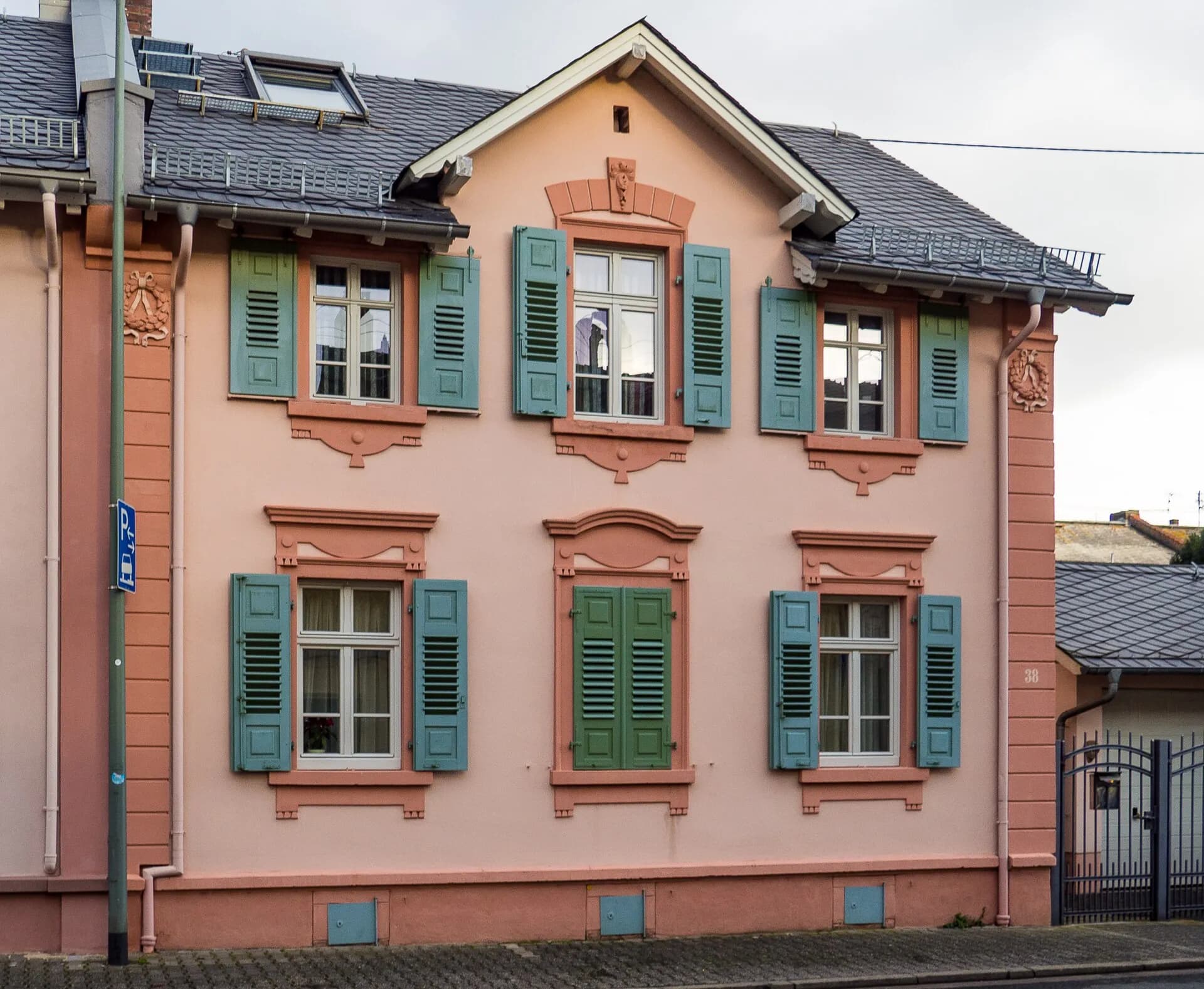 Gründerzeitliches Wohnhaus in der Spielmannstraße in Frankfurt-Nied