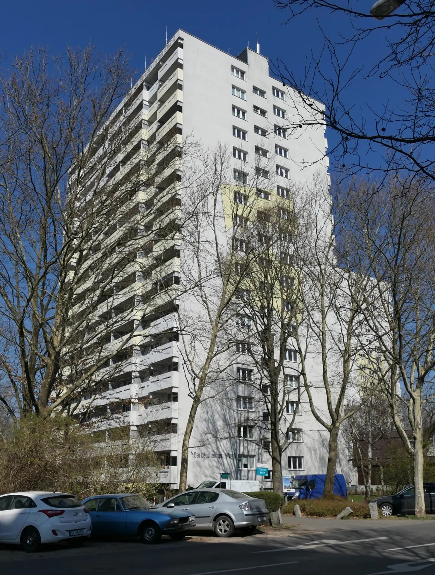 Wohnhochhaus am Berkersheimer Weg am Frankfurter Berg