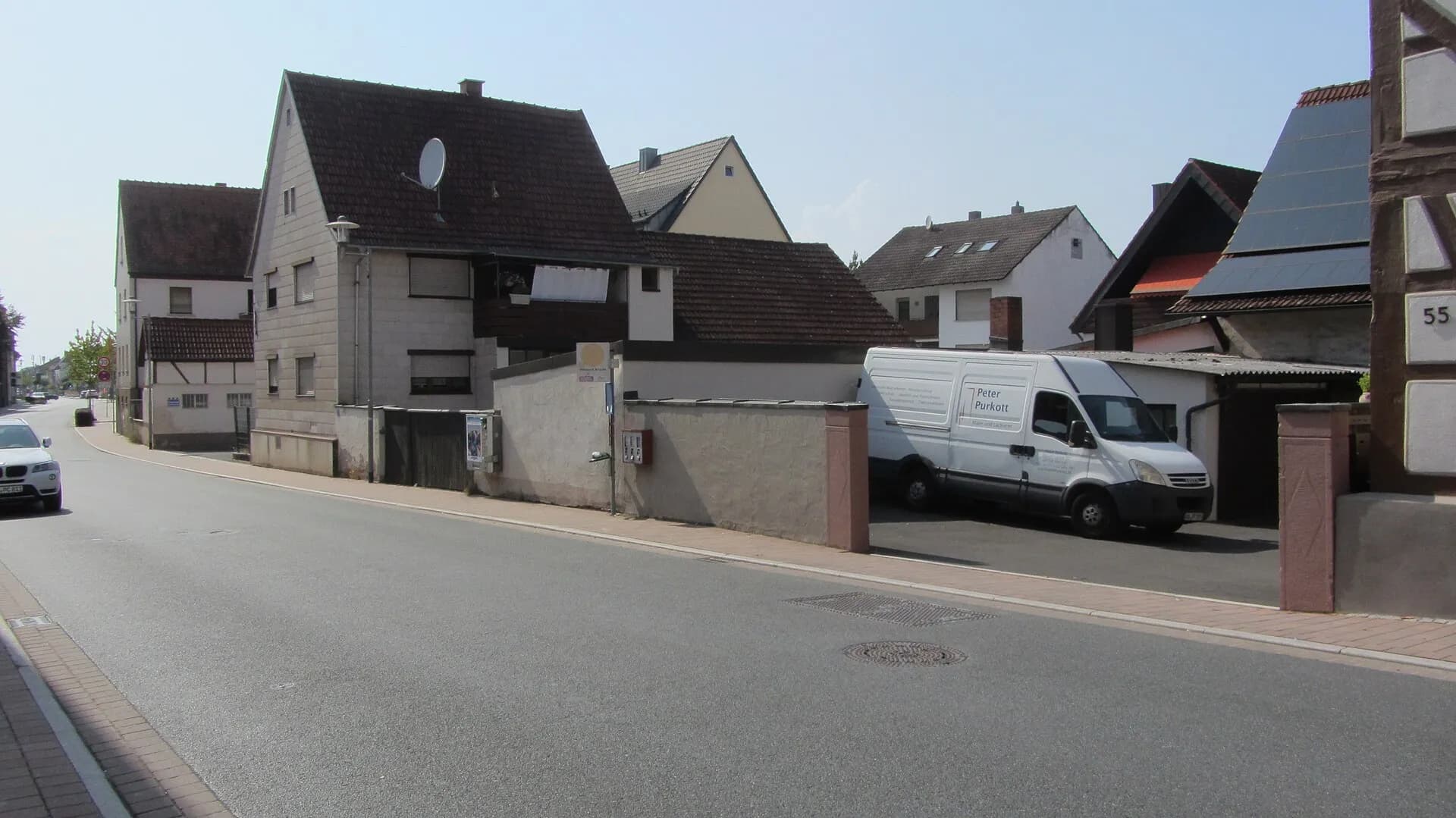 Wohnbebauung an der Haltestelle Brücke in Hösbach