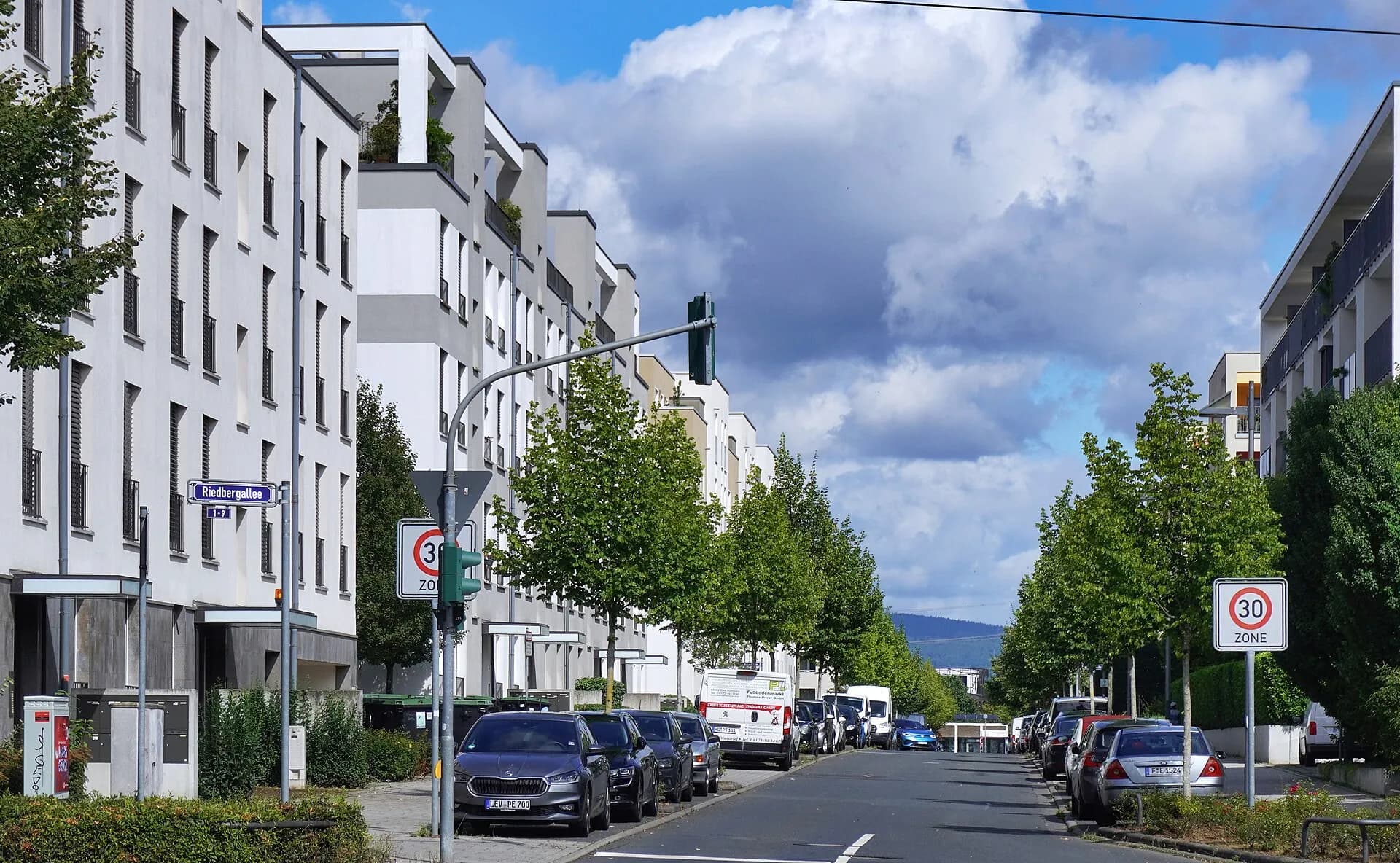 Wohnbebauung an der Robert-Koch-Allee am Riedberg in Frankfurt