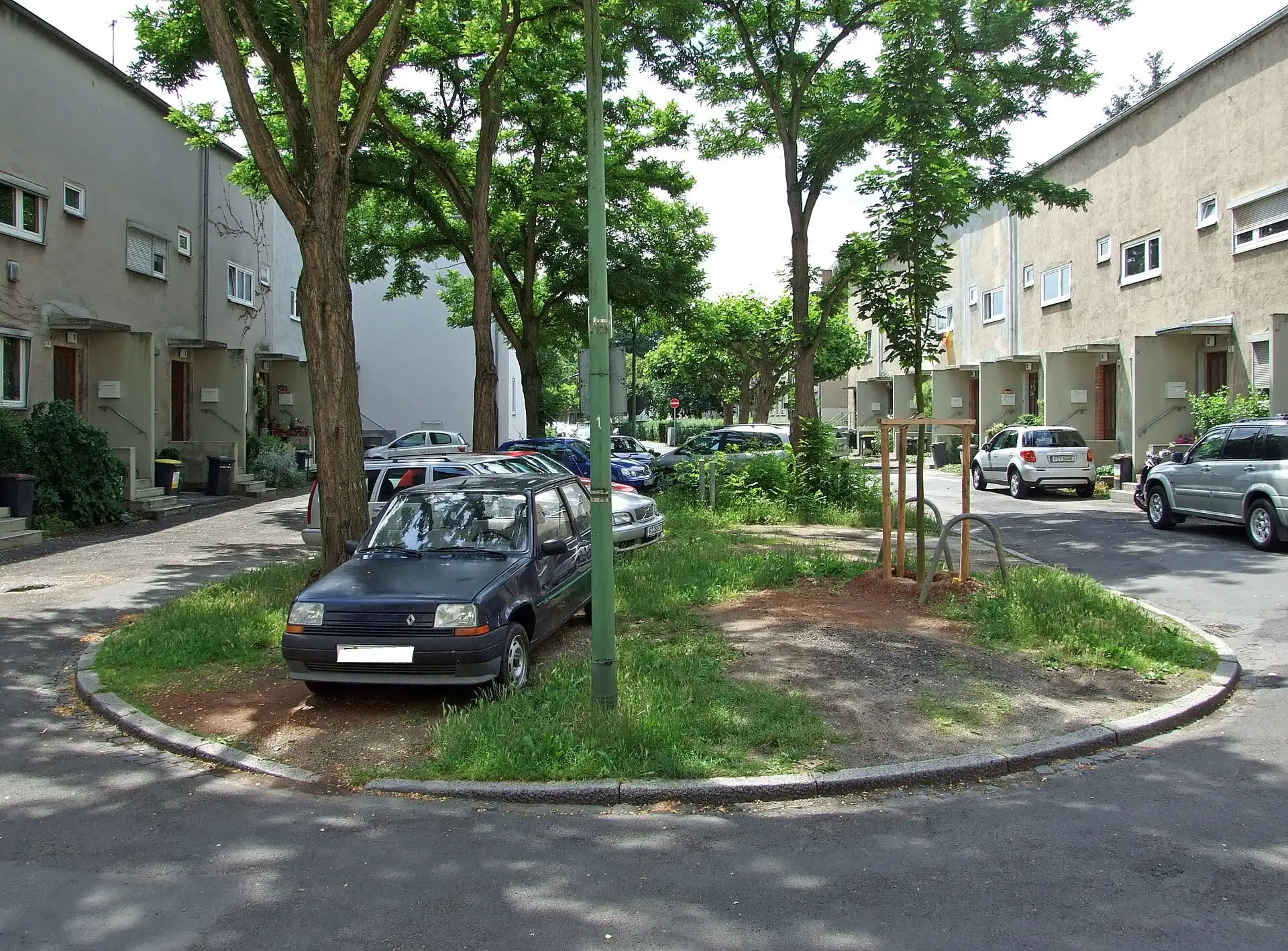 Wohnstraße in der Siedlung von Frankfurt Riederwald