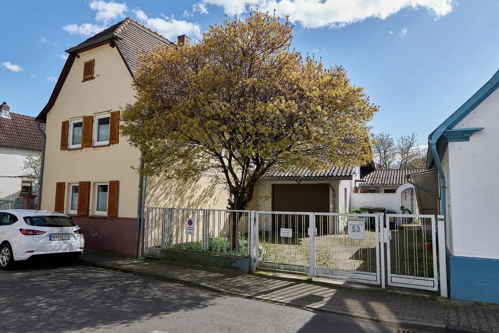 Woogstraße im Herbst in Frankfurt Ginnheim