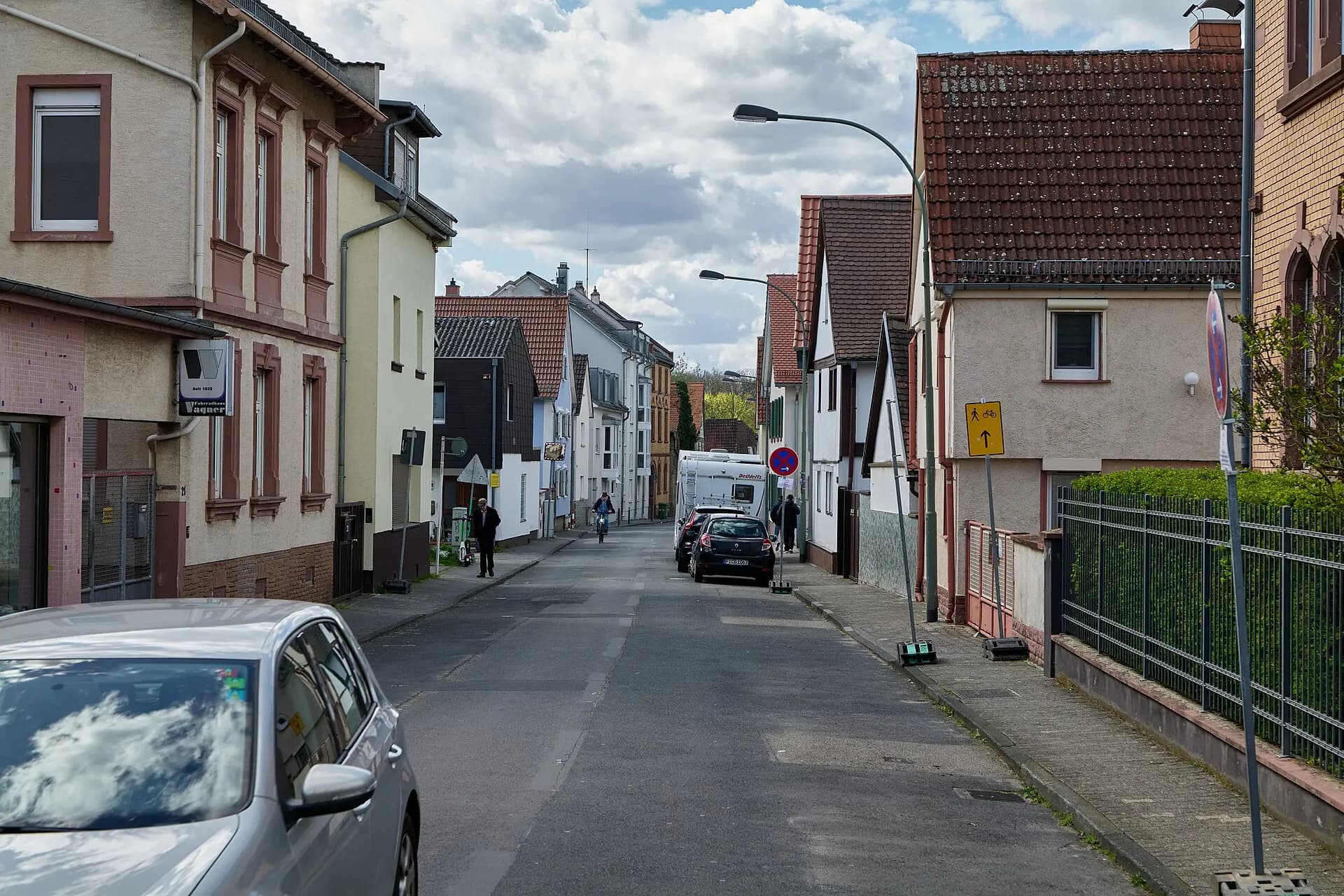 Straßenzug der Woogstraße in Frankfurt Ginnheim