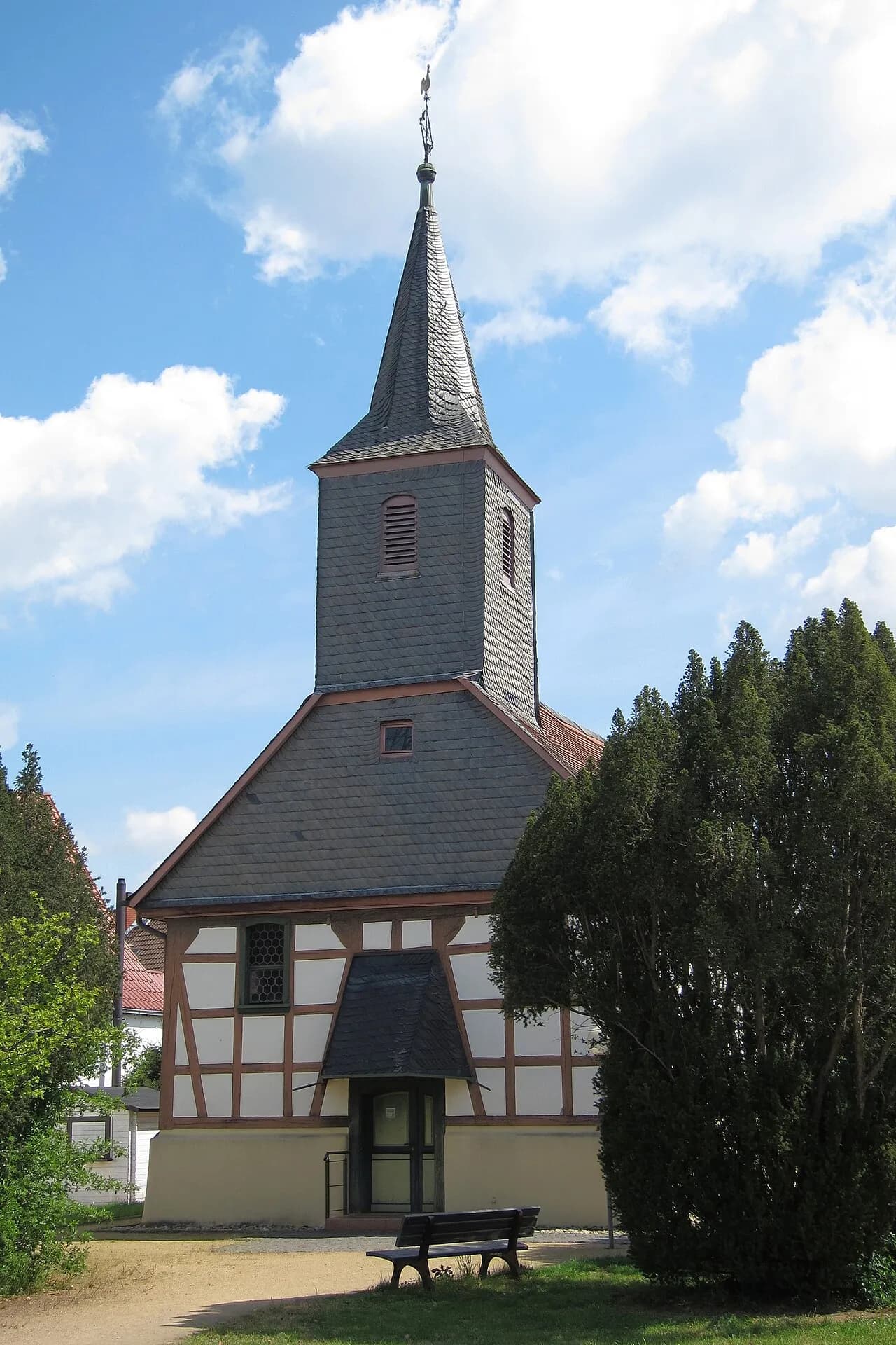 Turm der evangelischen Kirche in Büttelborn-Worfelden