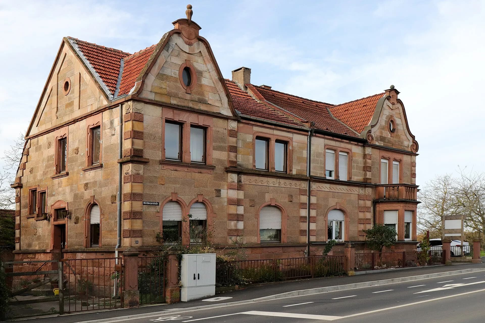 Sandsteinhaus an der Würzburger Straße in Haibach