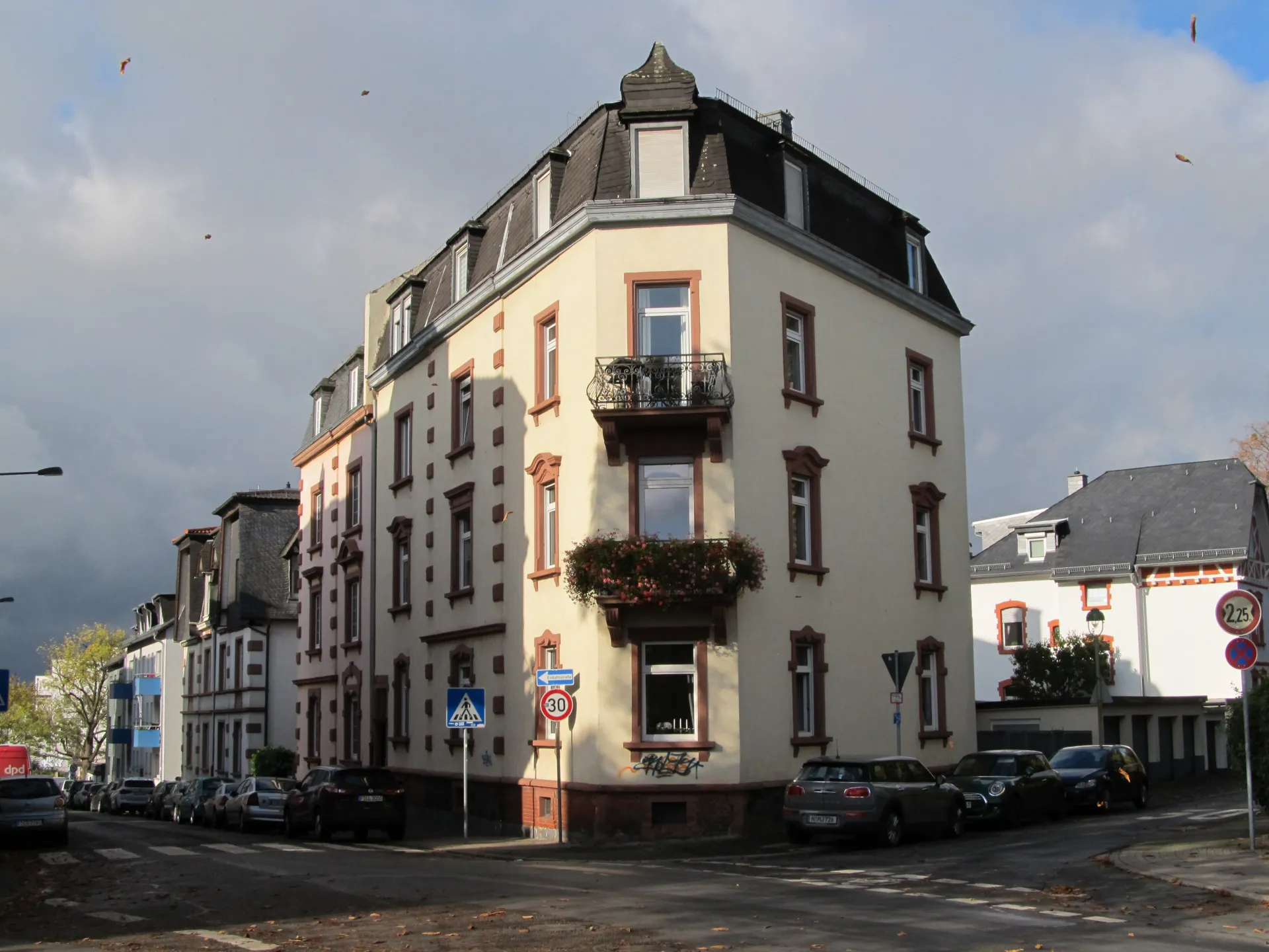 Gründerzeitliches Eckhaus an der Zehnmorgenstraße in Frankfurt Eschersheim