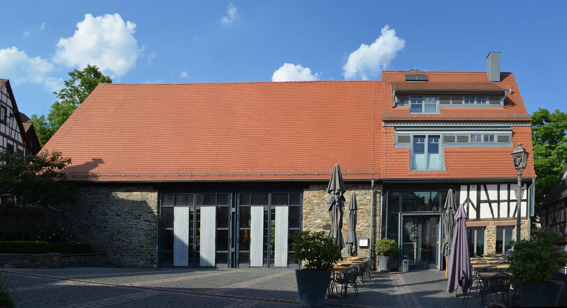 Vorplatz der Zehntscheune in Kronberg im Taunus
