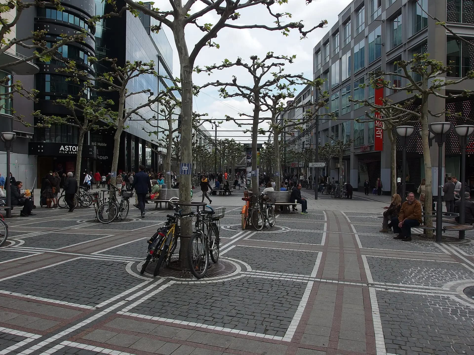 Fußgängerzone Zeil in der Frankfurter Innenstadt