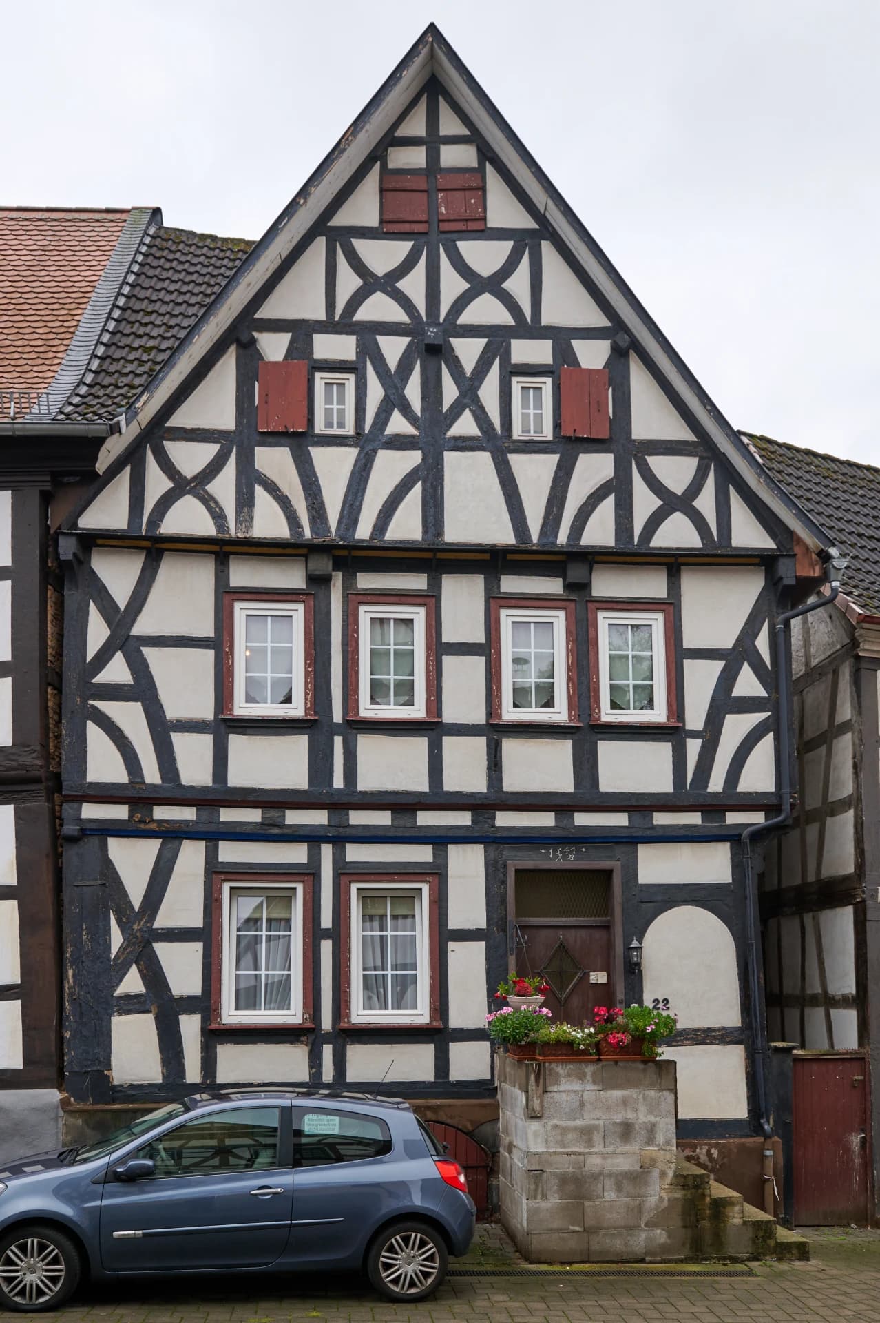 Fachwerkhaus mit Zierfachwerkgiebel in der Friedrich-Ebert-Straße in Nidderau-Windecken