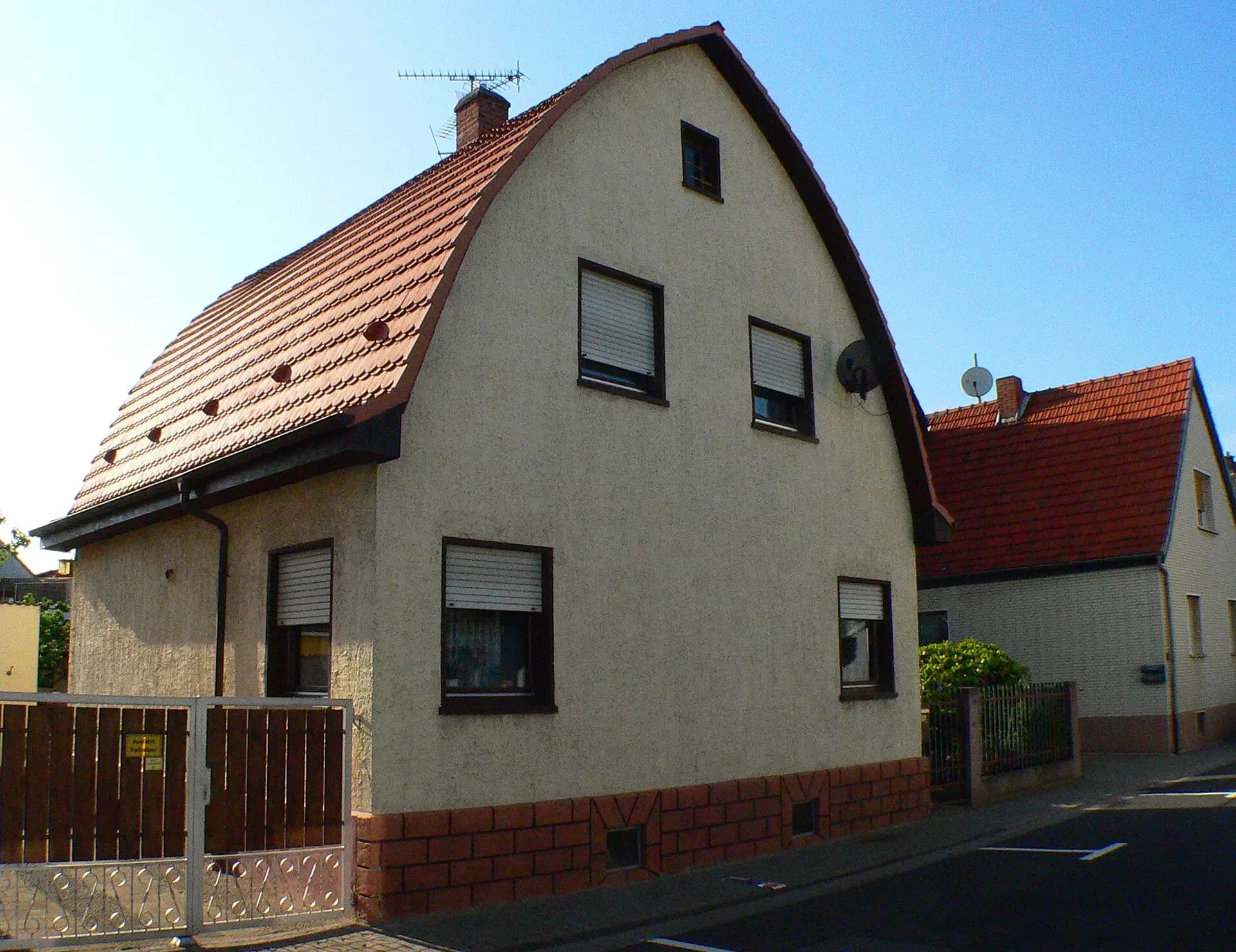 Wohnhaus mit Zollingerdach in Rodgau-Dudenhofen