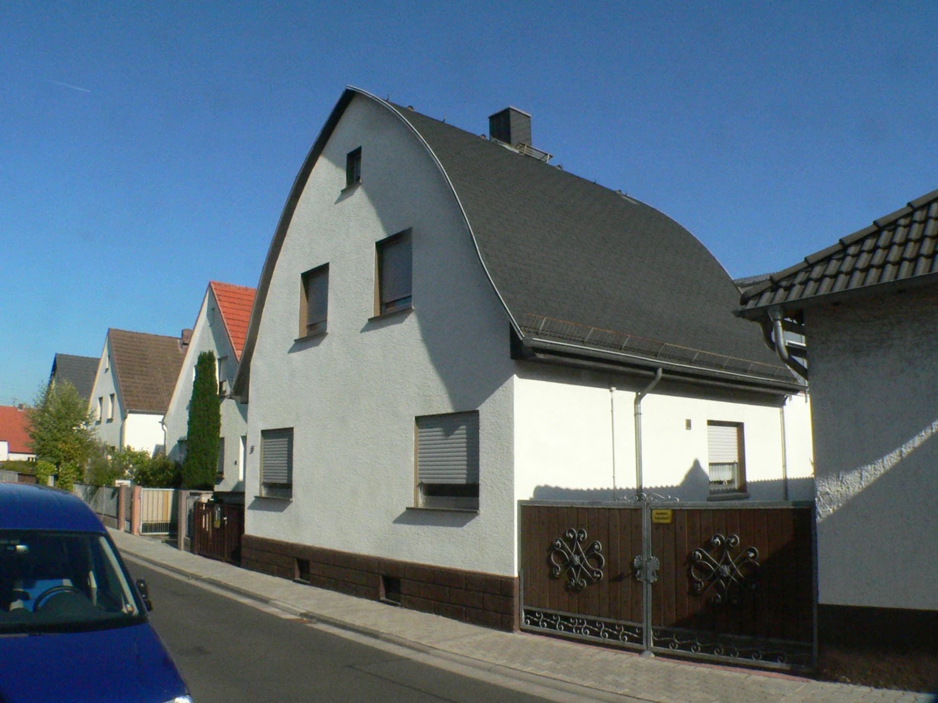 Wohnhaus mit Zollingerdach an der Wilhelmstraße in Rodgau