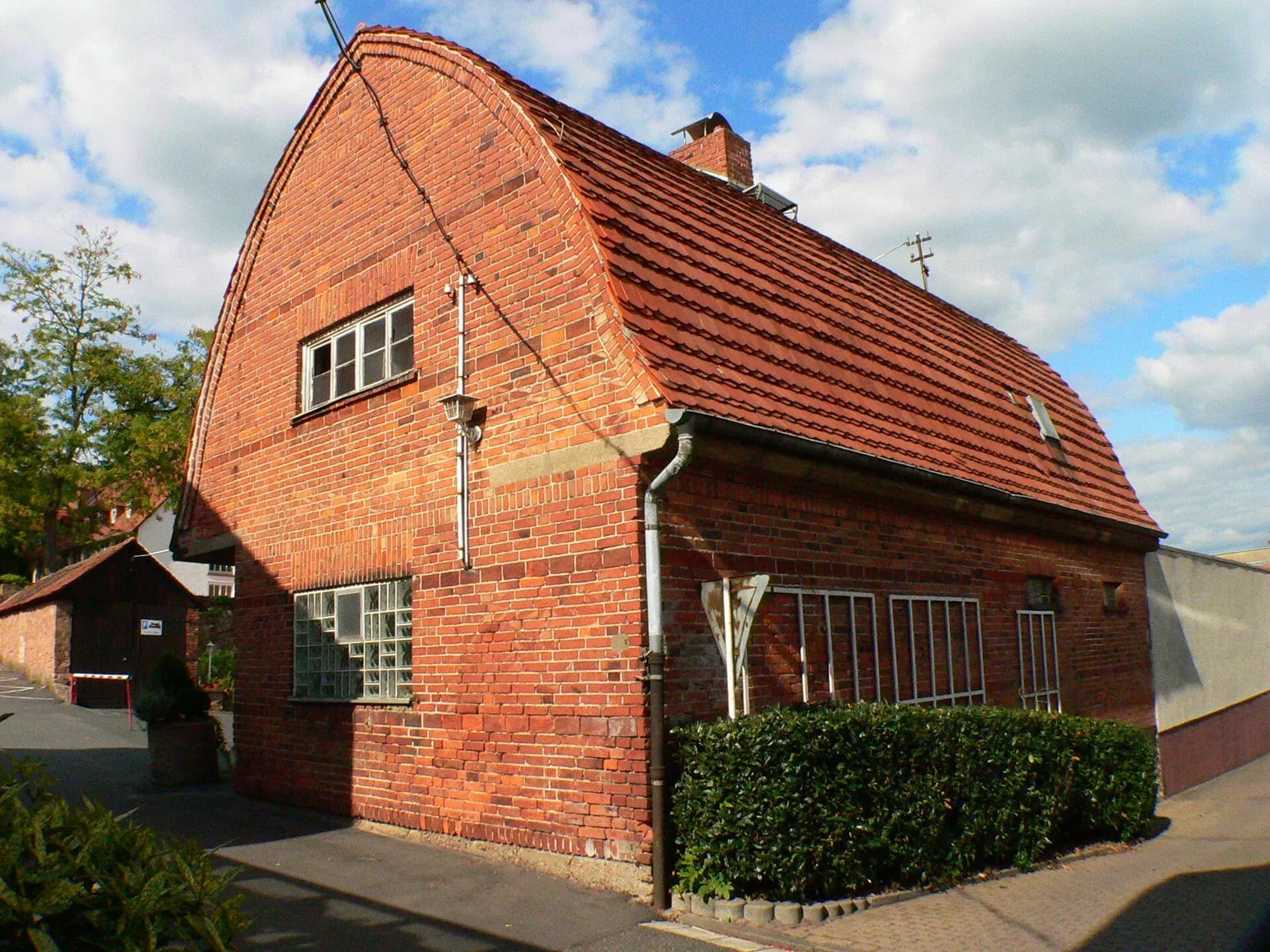 Gebäude mit Zollingerdach in Höchst im Odenwald