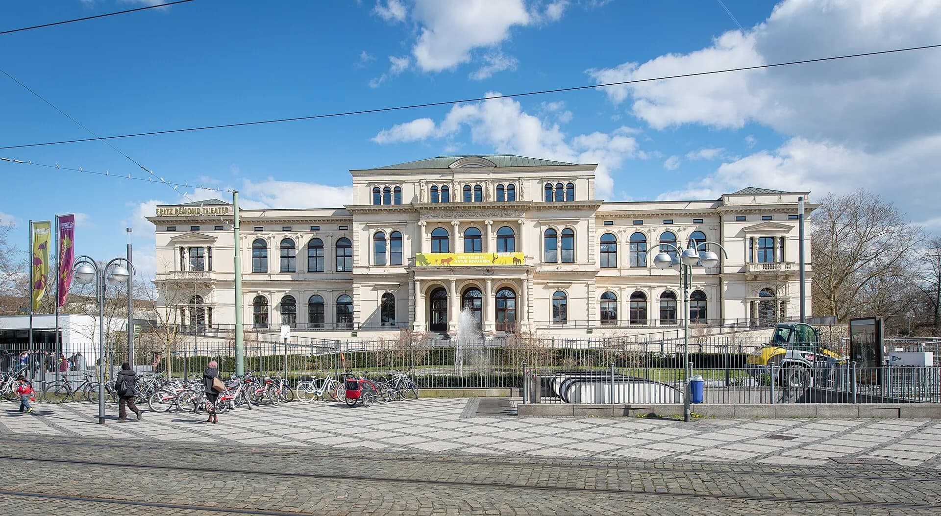 Zoogesellschaftshaus am Alfred-Brehm-Platz im Frankfurter Ostend