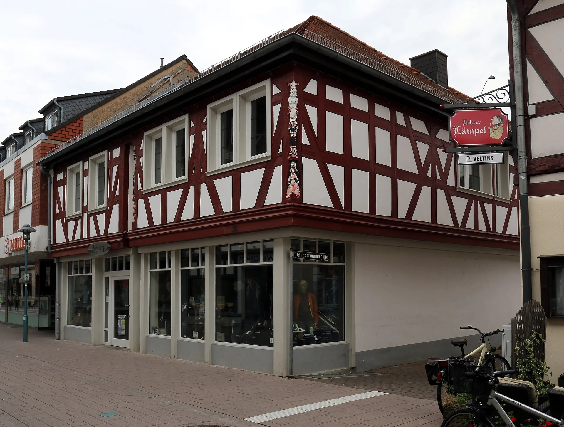 Ladenzeile Zuckerstraße 35 und 37 in Dieburg