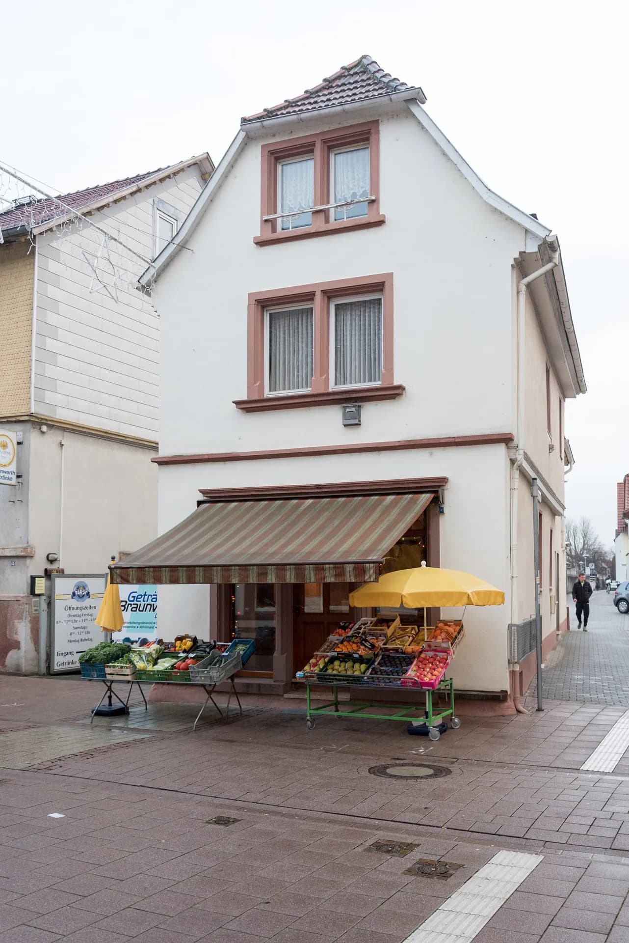 Zuckerstraße 43 mit Obststand in Dieburg