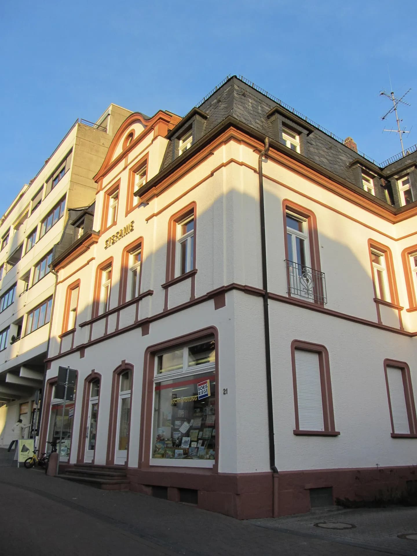 Eckhaus an der Straße Zum Quellenpark in Bad Soden am Taunus