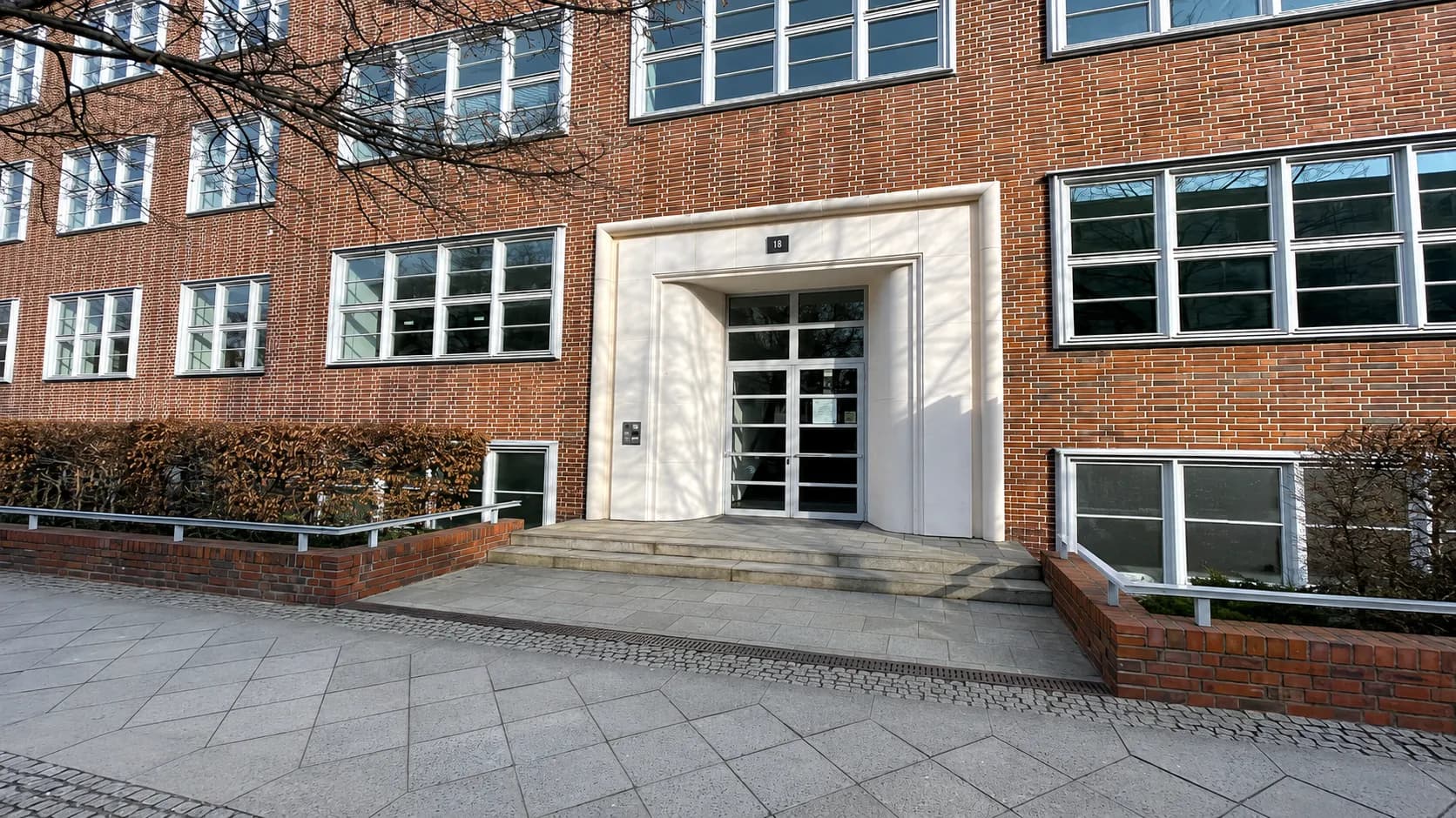 Modernes Bürogebäude mit flexiblen Flächen – Martin-Hoffmann-Straße in Berlin-Treptow